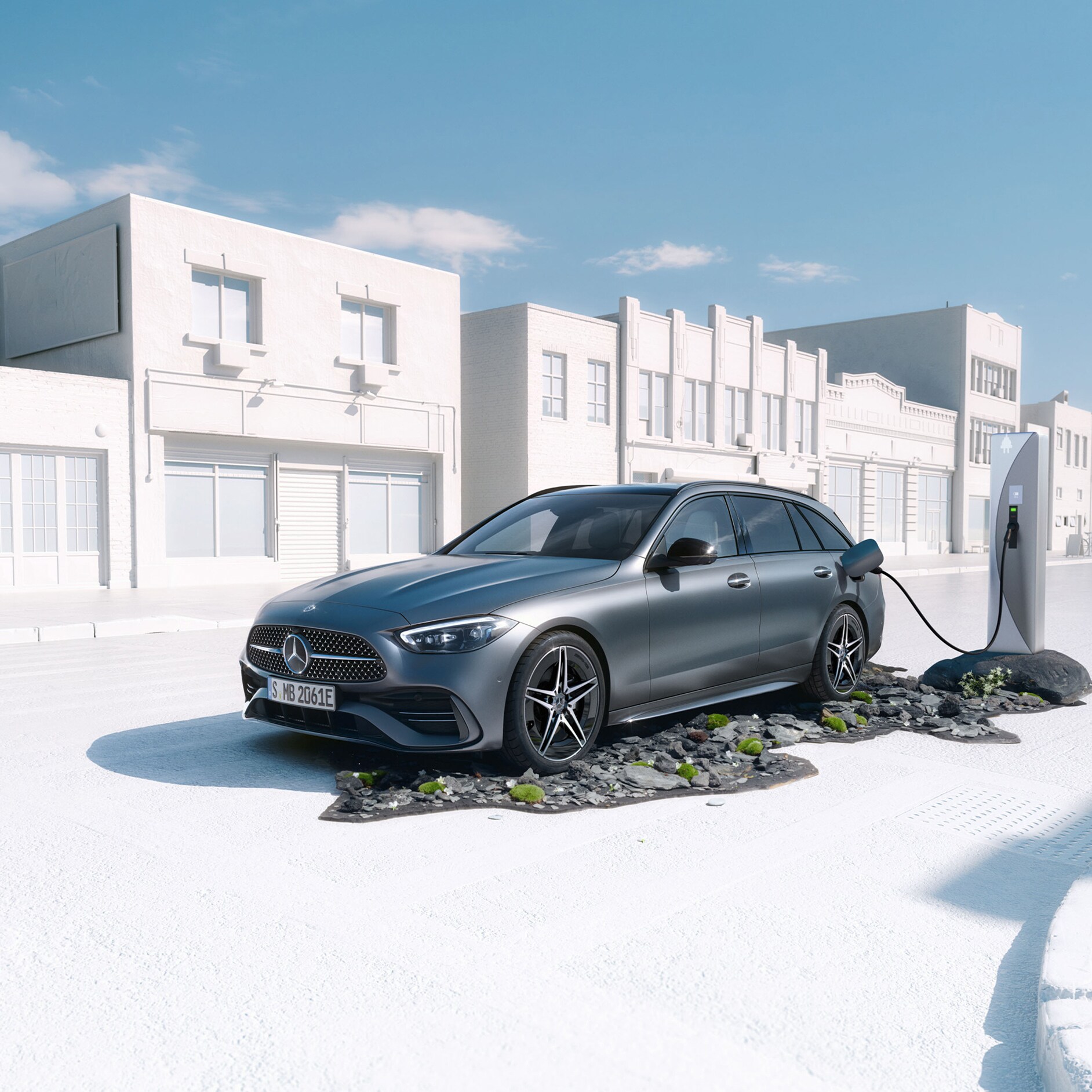 Plugged in | ทั้งพื้นดิน ท้องทะเล และในอากาศ | เมอร์เซเดส-เบนซ์ C-Class C 300 e Wagon จาก Mercedes-Benz ในมุมมองด้านหน้าแบบหันข้าง